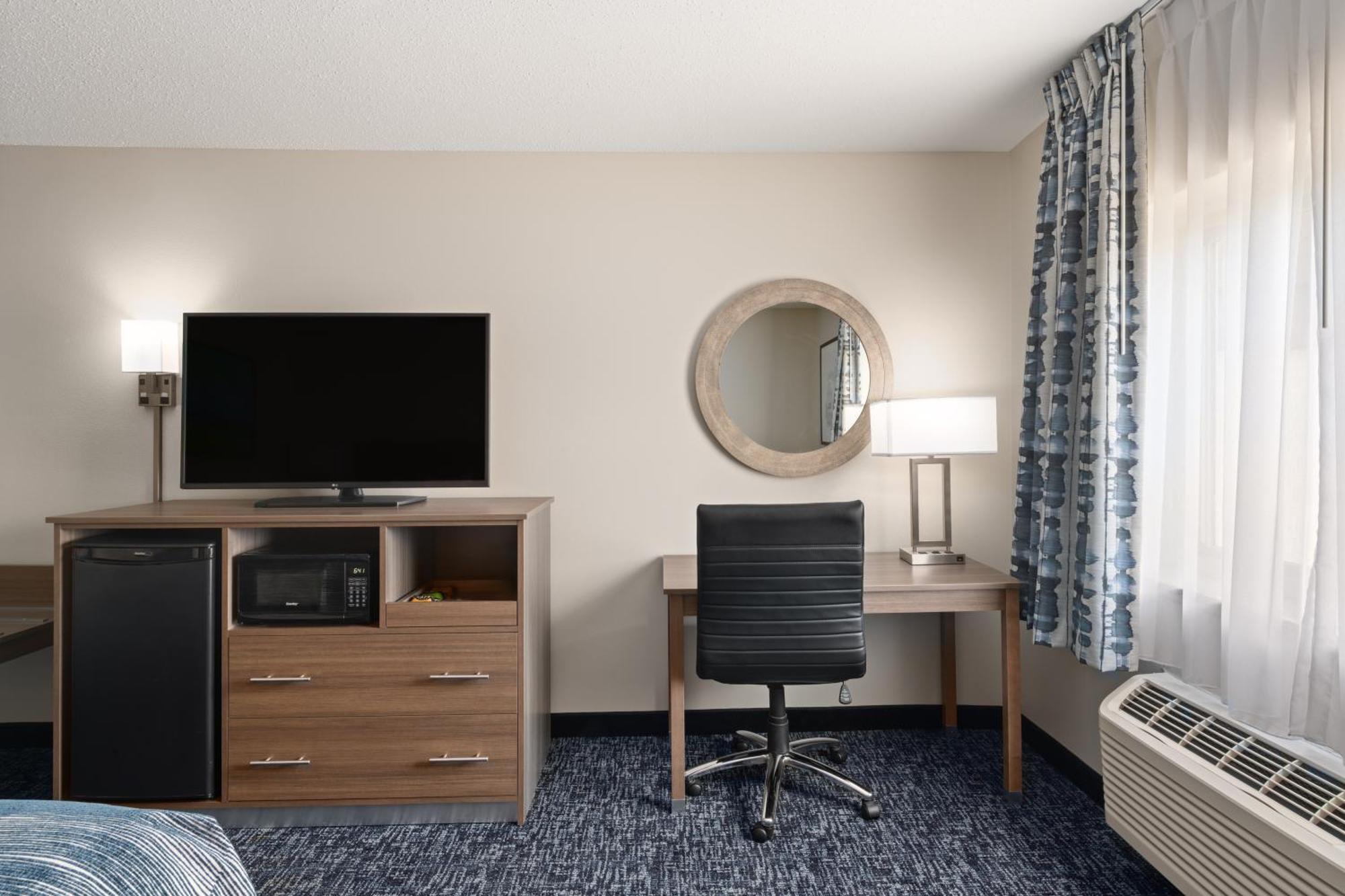 Baymont By Wyndham Mt. Pleasant Hotell Mount Pleasant Rom bilde