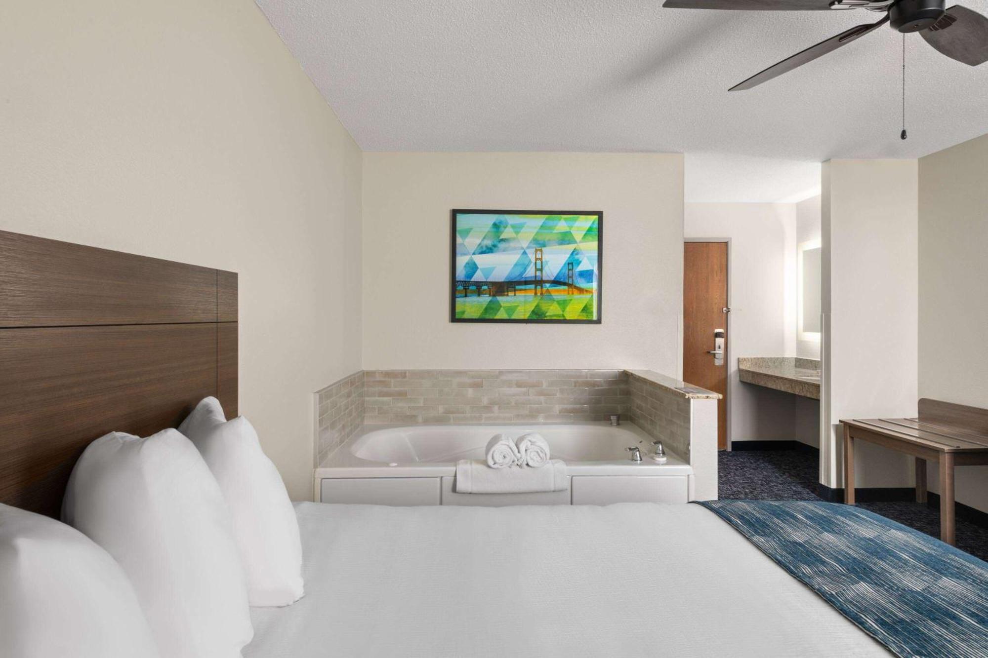 Baymont By Wyndham Mt. Pleasant Hotell Mount Pleasant Eksteriør bilde
